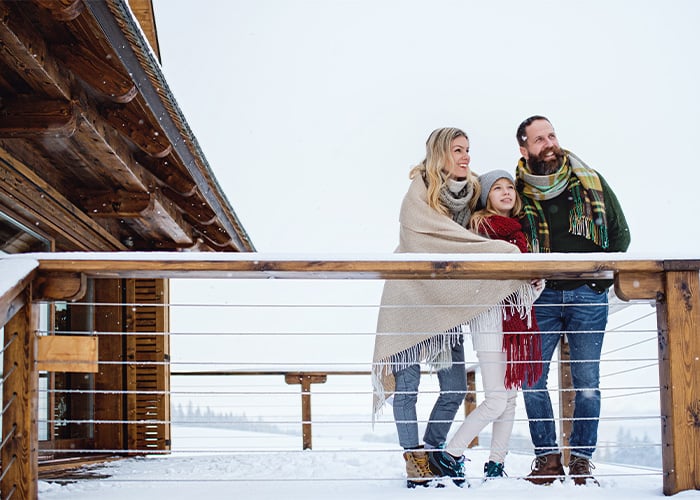 familie på hytte